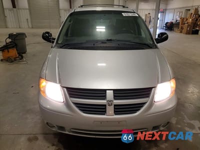Piąte zdjęcie samochodu w środku: 2007 DODGE GRAND CARAVAN SXT VIN:2D4GP44LX7R105069 - miniatura