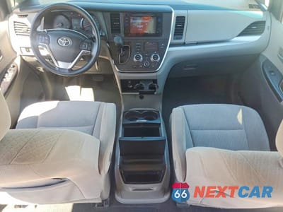 Zdjęcie 8 z 13 samochodu: 2016 TOYOTA SIENNA LE 8-PASSENGER VIN:5TDKK3DC6GS699022 - miniatura