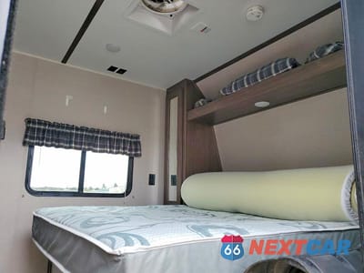 Piąte zdjęcie samochodu w środku: 2019 KEYSTONE HIDEOUT CAMPER VIN:4YDT29F28K7248038 - miniatura