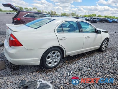 Trzecie zdjęcie samochodu z tyłu: 2010 FORD FUSION SE VIN:3FAHP0HA1AR185548 - miniatura