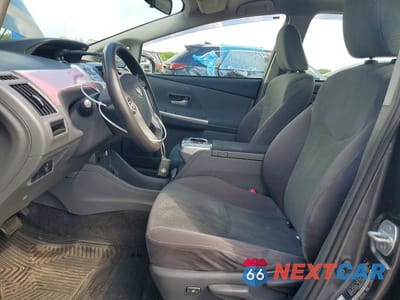 Zdjęcie 7 z 12 samochodu: 2014 TOYOTA PRIUS V TWO VIN:JTDZN3EU3E3320716 - miniatura