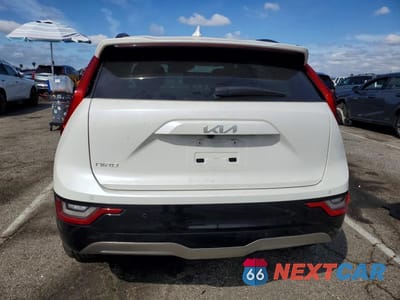 Zdjęcie 6 z 13 samochodu: 2023 KIA NIRO EV WAVE VIN:KNDCT3L13P5029452 - miniatura