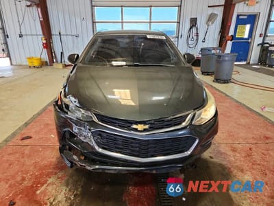 Piąte zdjęcie samochodu w środku: 2017 CHEVROLET CRUZE LT VIN:3G1BE6SM8HS538424 - miniatura