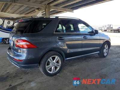 Trzecie zdjęcie samochodu z tyłu: 2015 MERCEDES-BENZ ML 350 VIN:4JGDA5JBXFA583784 - miniatura