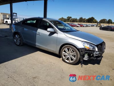 Czwarte zdjęcie samochodu z boku: 2013 VOLVO S60 T5 VIN:YV1612FS0D2188292 - miniatura