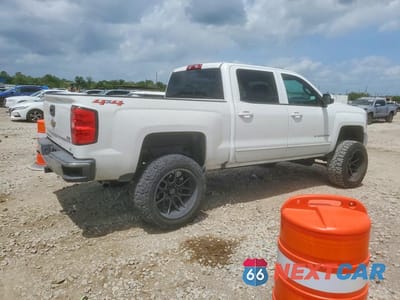 Trzecie zdjęcie samochodu z tyłu: 2018 CHEVROLET SILVERADO K1500 LT VIN:3GCUKREC1JG444696 - miniatura
