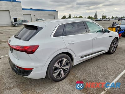 Trzecie zdjęcie samochodu z tyłu: 2024 AUDI Q8 E-TRON PREMIUM PLUS VIN:WA15AAGE0RB026412 - miniatura