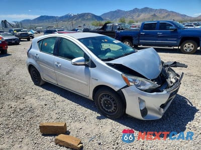 Czwarte zdjęcie samochodu z boku: 2016 TOYOTA PRIUS C TWO VIN:JTDKDTB36G1138572 - miniatura