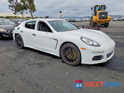 Czwarte zdjęcie samochodu z boku: 2016 PORSCHE PANAMERA SE HYBRID VIN:WP0AD2A74GL041045 - miniatura