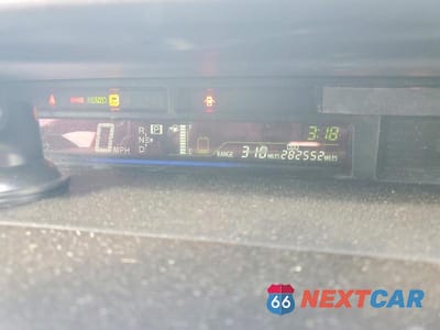 Zdjęcie 9 z 12 samochodu: 2014 TOYOTA PRIUS V TWO VIN:JTDZN3EU3E3320716 - miniatura
