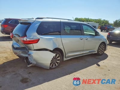Trzecie zdjęcie samochodu z tyłu: 2019 TOYOTA SIENNA LIMITED PREMIUM 7-PASSENGER VIN:5TDDZ3DC6KS216254 - miniatura