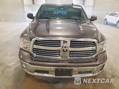 Piąte zdjęcie samochodu w środku: 2018 RAM 1500 SLT 4WD 5.7L V-8 VIN:3C6RR7LT0JG195775 - miniatura
