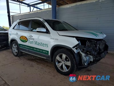 Czwarte zdjęcie samochodu z boku: 2013 KIA SORENTO EX VIN:5XYKU3A20DG317887 - miniatura