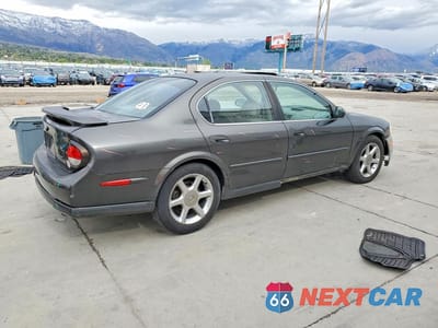 Trzecie zdjęcie samochodu z tyłu: 2001 NISSAN MAXIMA GXE VIN:JN1CA31A71T100201 - miniatura