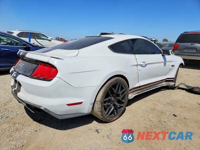 Trzecie zdjęcie samochodu z tyłu: 2018 FORD MUSTANG GT VIN:1FA6P8CFXJ5136425 - miniatura