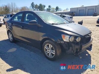 Czwarte zdjęcie samochodu z boku: 2015 CHEVROLET SONIC LT VIN:1G1JC5SG5F4111530 - miniatura