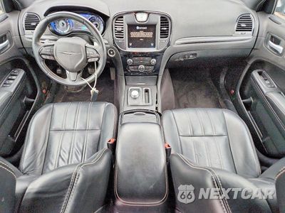 Zdjęcie 8 z 12 samochodu: 2016 CHRYSLER 300 S VIN:2C3CCAGG7GH248883 - miniatura