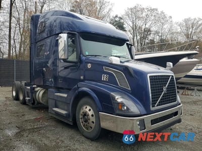 2018 VOLVO VN VNL - SEMI TRUCK 4V4NC9EH0JN996005 - główne zdjęcie licytacji z USA - miniatura