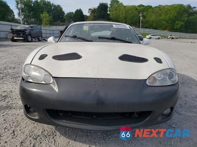 Piąte zdjęcie samochodu w środku: 2003 MAZDA MX-5 MIATA BASE VIN:JM1NB353330311527 - miniatura