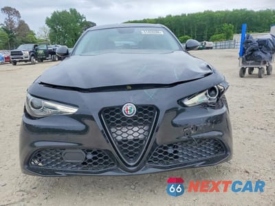 Piąte zdjęcie samochodu w środku: 2019 ALFA ROMEO GIULIA TI VIN:ZARFANBN6K7601863 - miniatura
