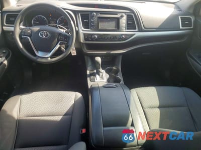Zdjęcie 8 z 12 samochodu: 2017 TOYOTA HIGHLANDER LE VIN:5TDZARFH9HS027339 - miniatura