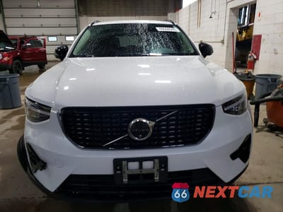 Piąte zdjęcie samochodu w środku: 2024 VOLVO XC40 ULTIMATE VIN:YV4L12UM2R2214604 - miniatura