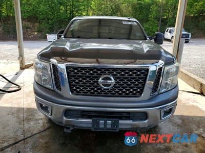 Piąte zdjęcie samochodu w środku: 2016 NISSAN TITAN XD S VIN:1N6BA1F22GN518030 - miniatura