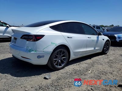 Trzecie zdjęcie samochodu z tyłu: 2021 TESLA MODEL 3 VIN:5YJ3E1EA8MF877879 - miniatura