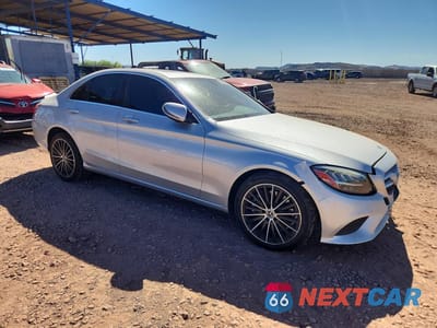Czwarte zdjęcie samochodu z boku: 2020 MERCEDES-BENZ C 300 VIN:55SWF8DB8LU333103 - miniatura