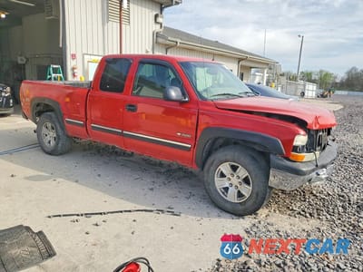 Czwarte zdjęcie samochodu z boku: 2002 CHEVROLET SILVERADO K1500 VIN:2GCEK19T921277207 - miniatura