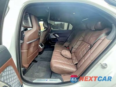 Piąte zdjęcie samochodu w środku: 2023 BMW I7 XDRIVE60 VIN:WBY53EJ08PCL69978 - miniatura