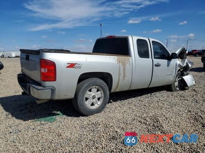 Trzecie zdjęcie samochodu z tyłu: 2011 CHEVROLET SILVERADO K1500 LT VIN:1GCRKSE38BZ278479 - miniatura