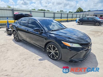 Czwarte zdjęcie samochodu z boku: 2018 TOYOTA CAMRY XLE VIN:4T1B11HKXJU111694 - miniatura