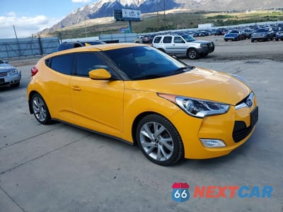 Czwarte zdjęcie samochodu z boku: 2017 HYUNDAI VELOSTER BASE VIN:KMHTC6AD0HU311338 - miniatura