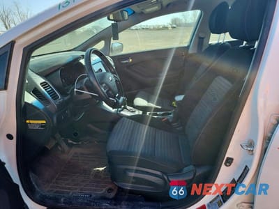 Zdjęcie 7 z 13 samochodu: 2017 KIA FORTE EX VIN:3KPFL4A8XHE073778 - miniatura