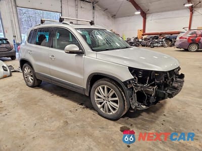 Czwarte zdjęcie samochodu z boku: 2013 VOLKSWAGEN TIGUAN S VIN:WVGBV3AX9DW563697 - miniatura