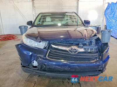 Piąte zdjęcie samochodu w środku: 2014 TOYOTA HIGHLANDER LE PLUS VIN:5TDBKRFH8ES029903 - miniatura