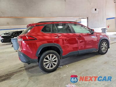 Trzecie zdjęcie samochodu z tyłu: 2022 TOYOTA COROLLA CROSS LE VIN:7MUCAAAG8NV031762 - miniatura