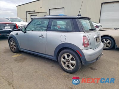Drugie zdjęcie samochodu z przodu: 2010 MINI COOPER VIN:WMWMF3C51ATZ62569 - miniatura