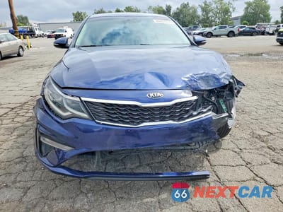 Piąte zdjęcie samochodu w środku: 2019 KIA OPTIMA LX VIN:5XXGT4L3XKG378248 - miniatura