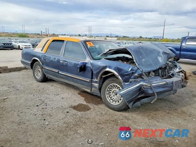 Czwarte zdjęcie samochodu z boku: 1997 LINCOLN TOWN CAR EXECUTIVE VIN:1LNLM81W5VY742868 - miniatura