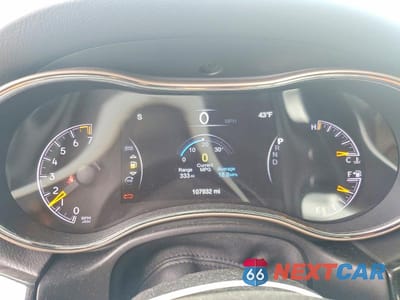 Zdjęcie 9 z 12 samochodu: 2016 JEEP GRAND CHEROKEE LAREDO VIN:1C4RJFAGXGC454381 - miniatura