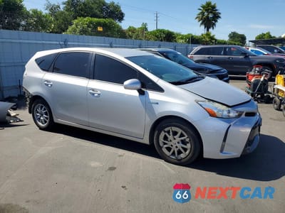 Czwarte zdjęcie samochodu z boku: 2016 TOYOTA PRIUS V FOUR VIN:JTDZN3EU5GJ054257 - miniatura