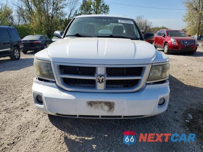 Piąte zdjęcie samochodu w środku: 2010 DODGE DAKOTA SXT VIN:1D7CE3BKXAS151079 - miniatura
