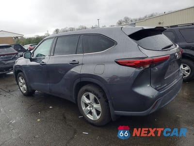 Drugie zdjęcie samochodu z przodu: 2021 TOYOTA HIGHLANDER LE VIN:5TDBZRBHXMS528606 - miniatura