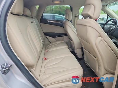 Zdjęcie 10 z 12 samochodu: 2019 LINCOLN MKC VIN:5LMCJ1C92KUL27143 - miniatura