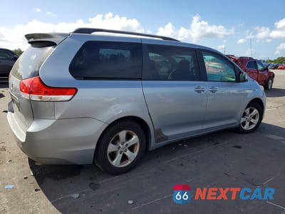 Trzecie zdjęcie samochodu z tyłu: 2011 TOYOTA SIENNA LE VIN:5TDKK3DC2BS043652 - miniatura