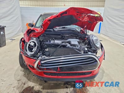 Piąte zdjęcie samochodu w środku: 2021 MINI COOPER VIN:WMWXR3C0XM2N50816 - miniatura