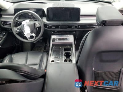 Zdjęcie 8 z 12 samochodu: 2025 LINCOLN AVIATOR VIN:5LM5J0XC0SGL22451 - miniatura