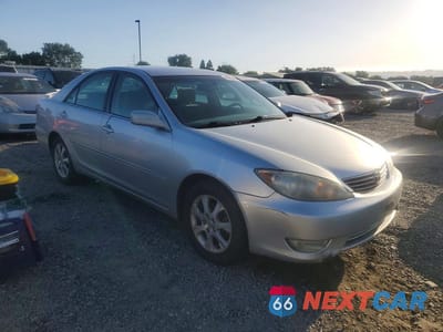 Czwarte zdjęcie samochodu z boku: 2005 TOYOTA CAMRY XLE VIN:4T1BE30K75U100430 - miniatura